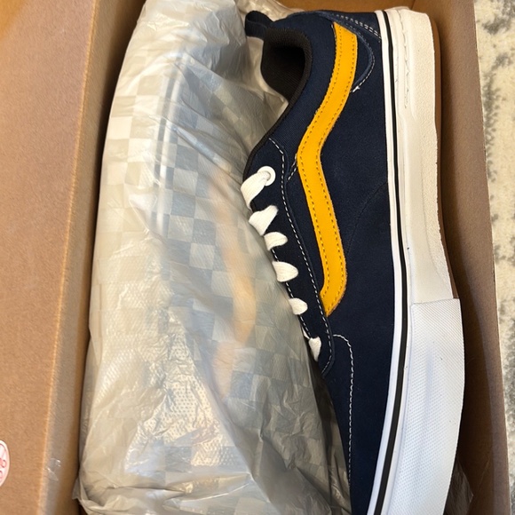 Men’s Vans 11.5 - Picture 3 of 5